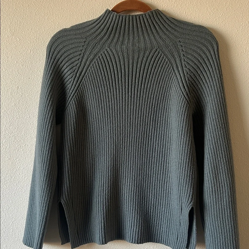 Oversized Ribbed Sweater - Picture 5 of 5